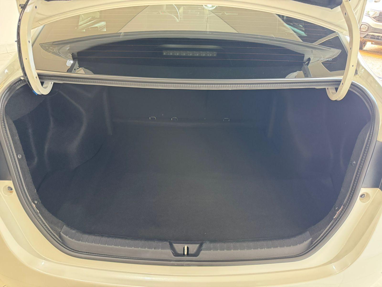 TOYOTA Yaris Sedan - Foto