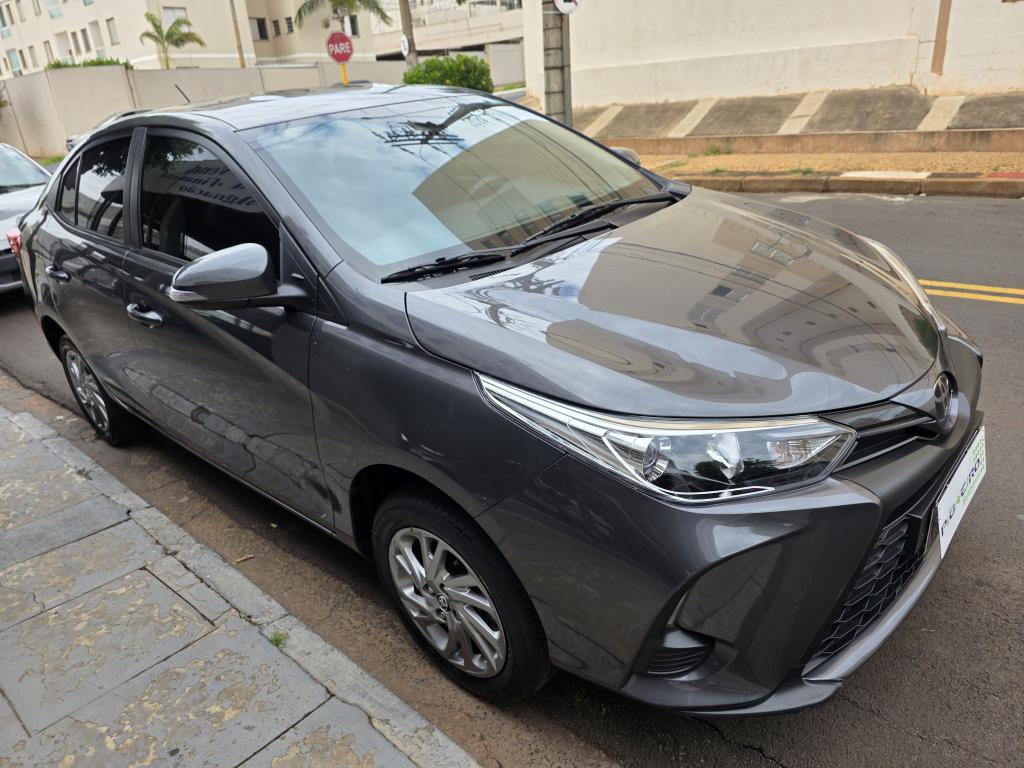 TOYOTA Yaris Sedan - Foto