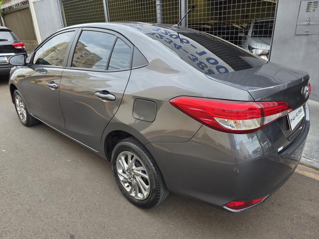 TOYOTA Yaris Sedan - Foto