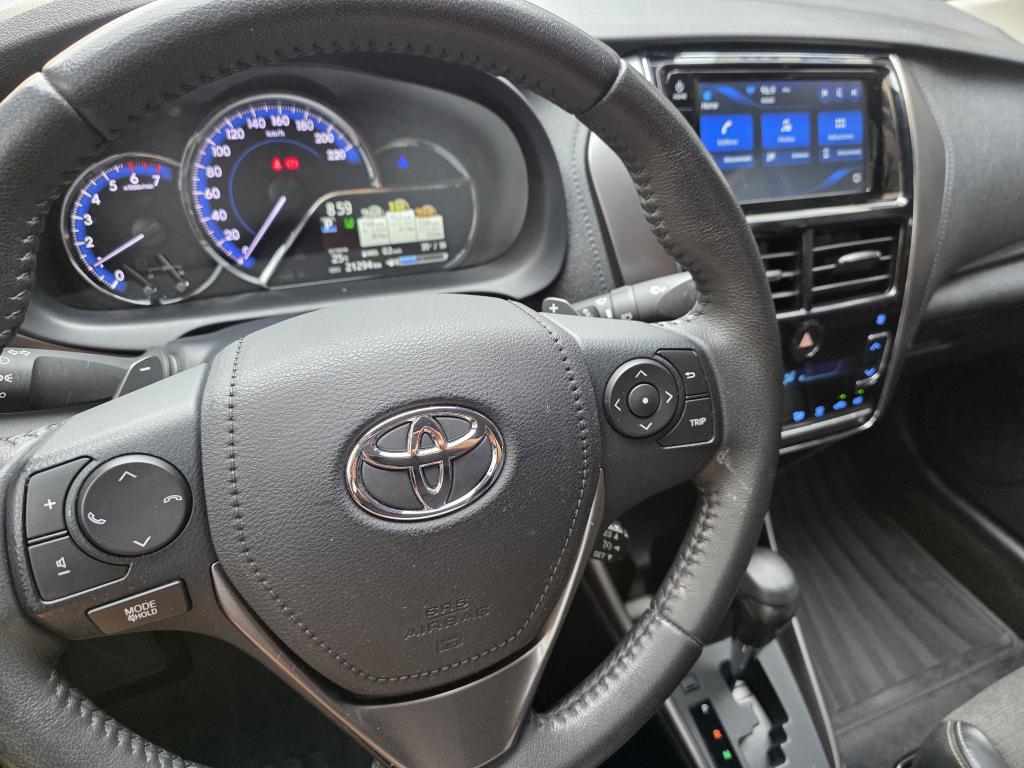 TOYOTA Yaris Sedan - Foto