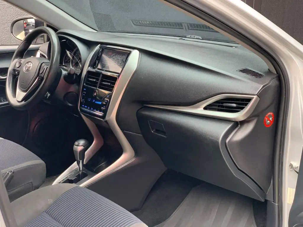 TOYOTA Yaris Sedan - Foto