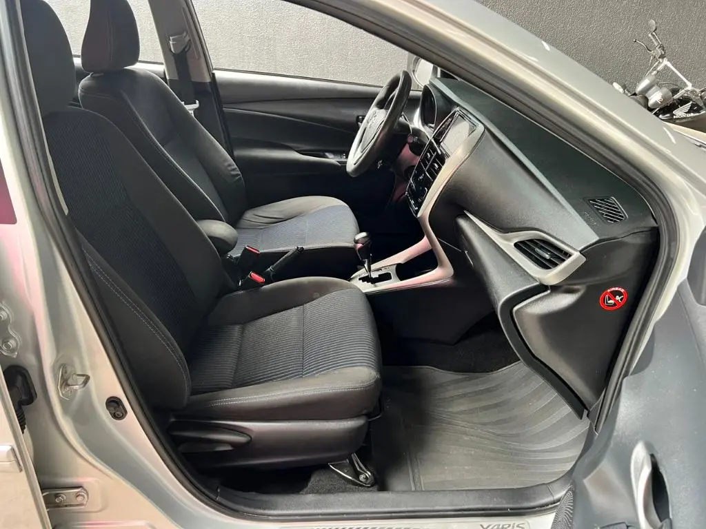 TOYOTA Yaris Sedan - Foto