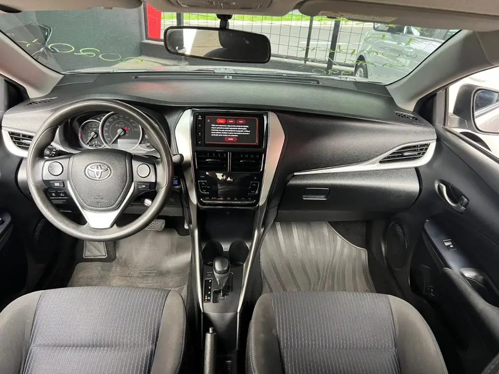 TOYOTA Yaris Sedan - Foto