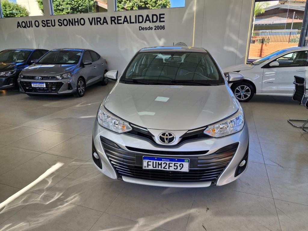 TOYOTA Yaris Sedan - Foto