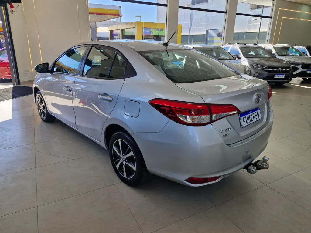 TOYOTA Yaris Sedan - Foto