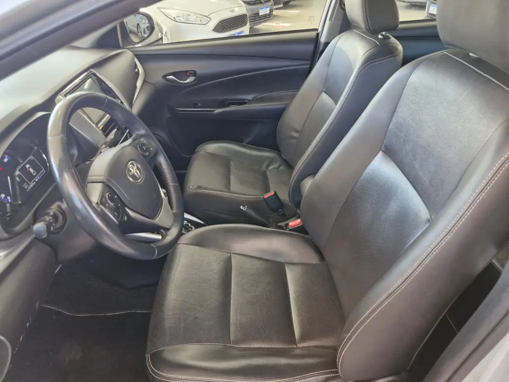 TOYOTA Yaris Sedan - Foto