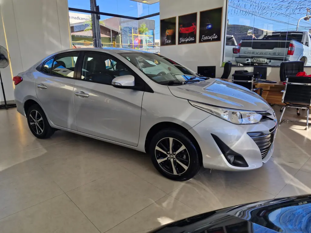 TOYOTA Yaris Sedan - Foto