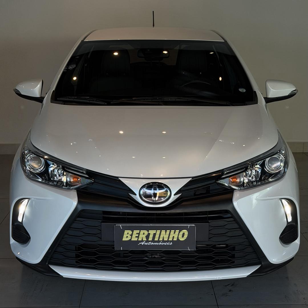TOYOTA Yaris Sedan - Foto