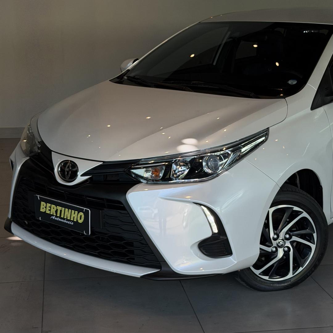 TOYOTA Yaris Sedan - Foto