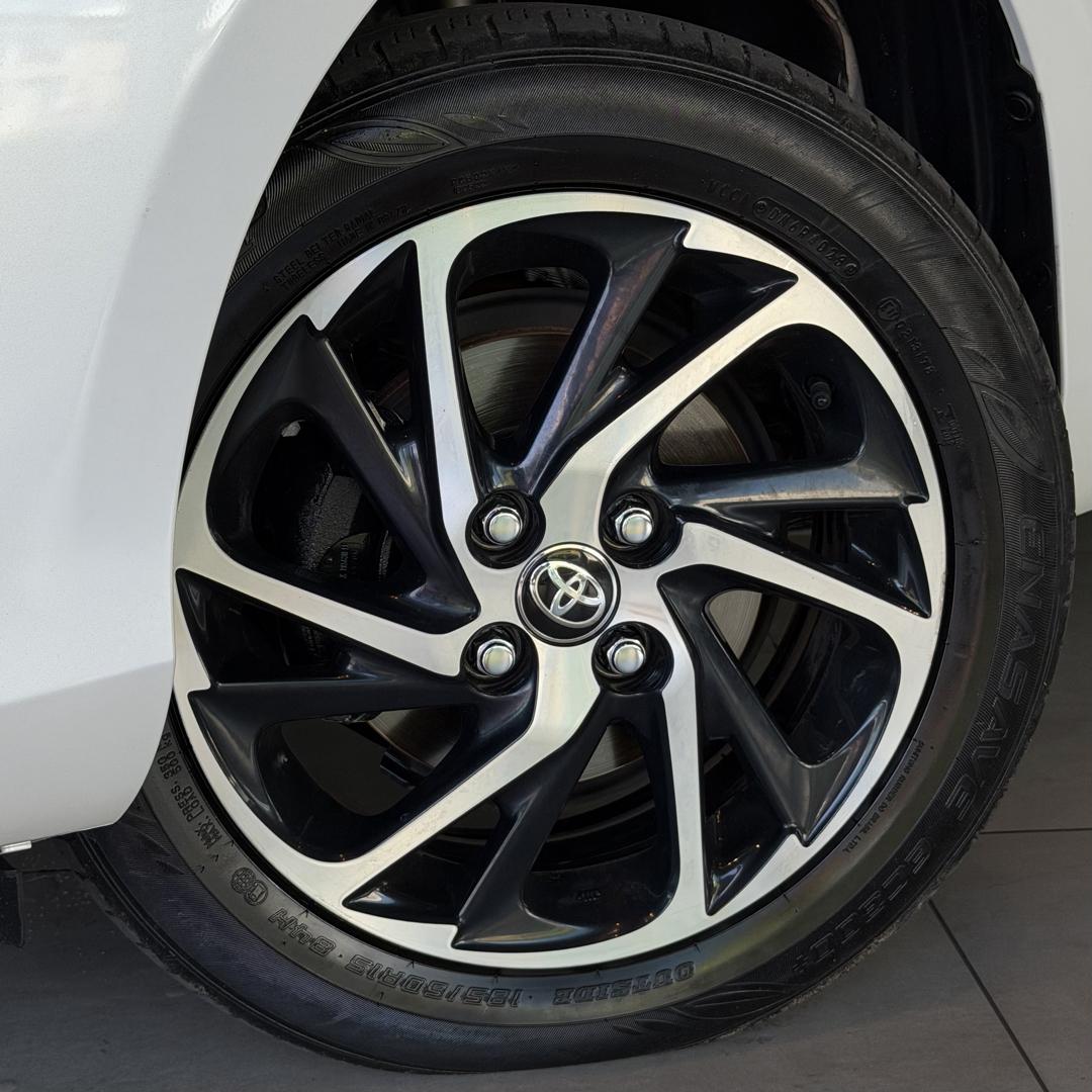 TOYOTA Yaris Sedan - Foto