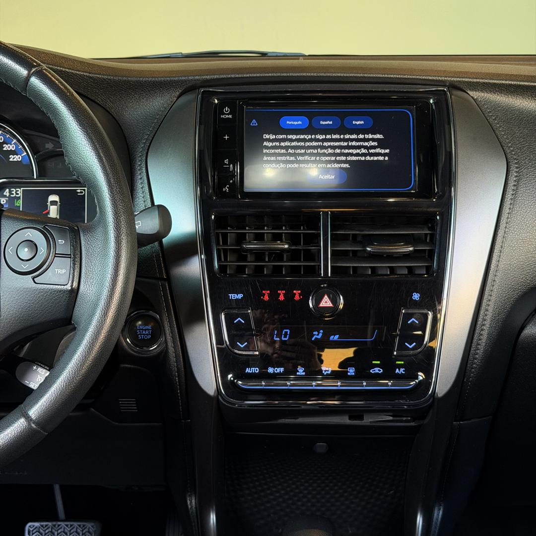 TOYOTA Yaris Sedan - Foto