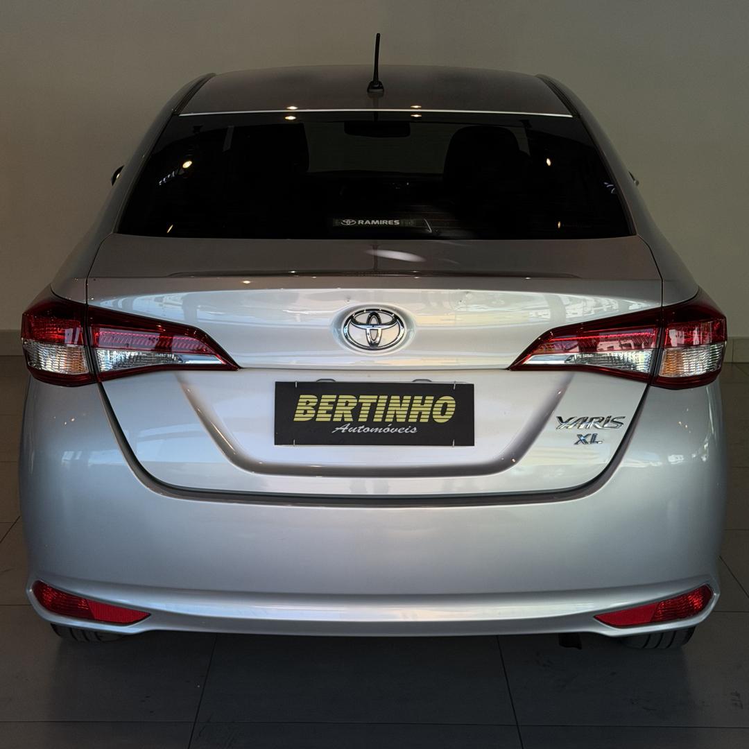 TOYOTA Yaris Sedan - Foto