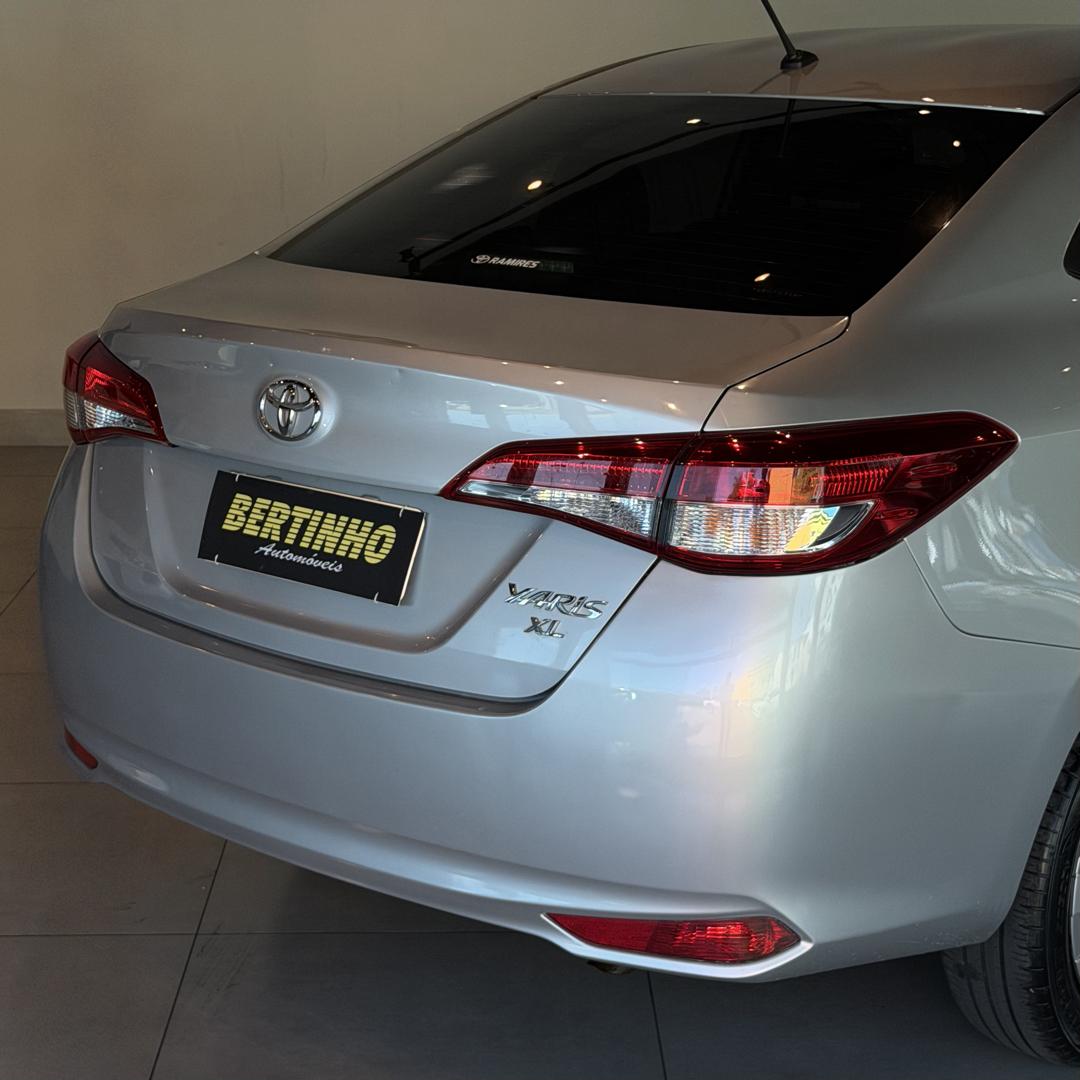 TOYOTA Yaris Sedan - Foto