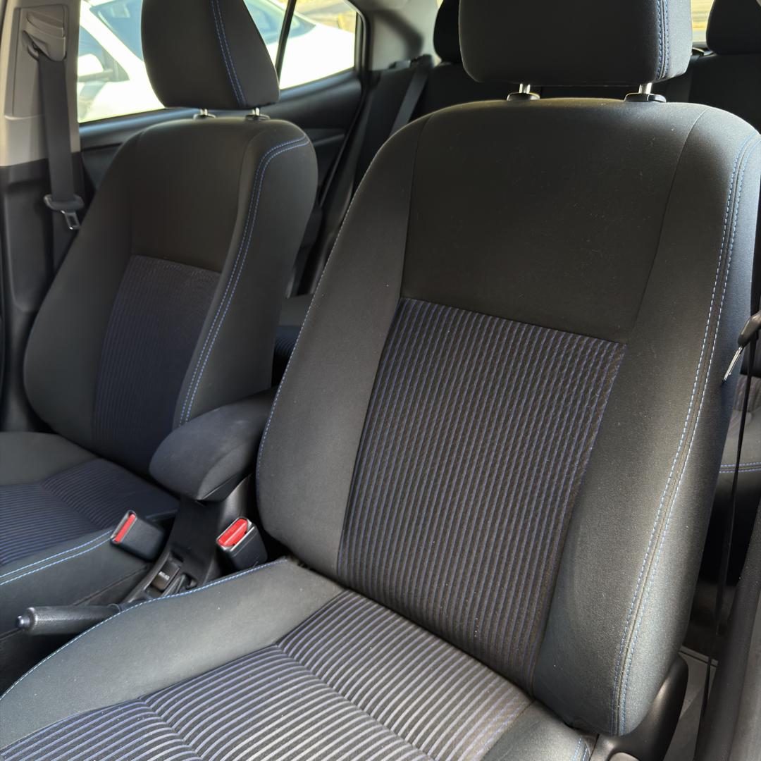 TOYOTA Yaris Sedan - Foto