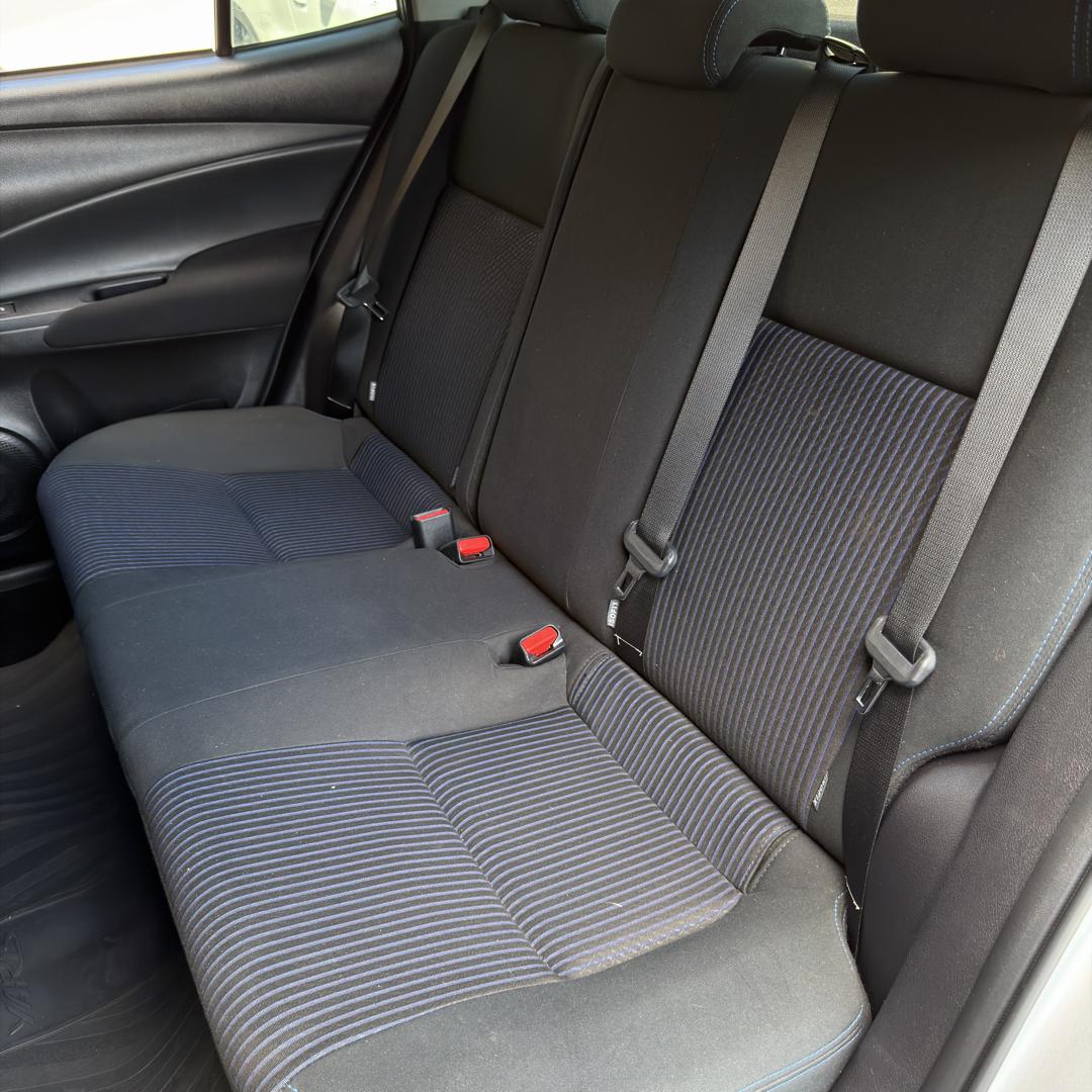 TOYOTA Yaris Sedan - Foto