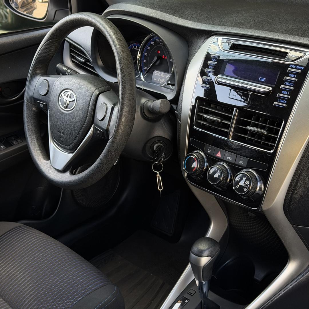 TOYOTA Yaris Sedan - Foto