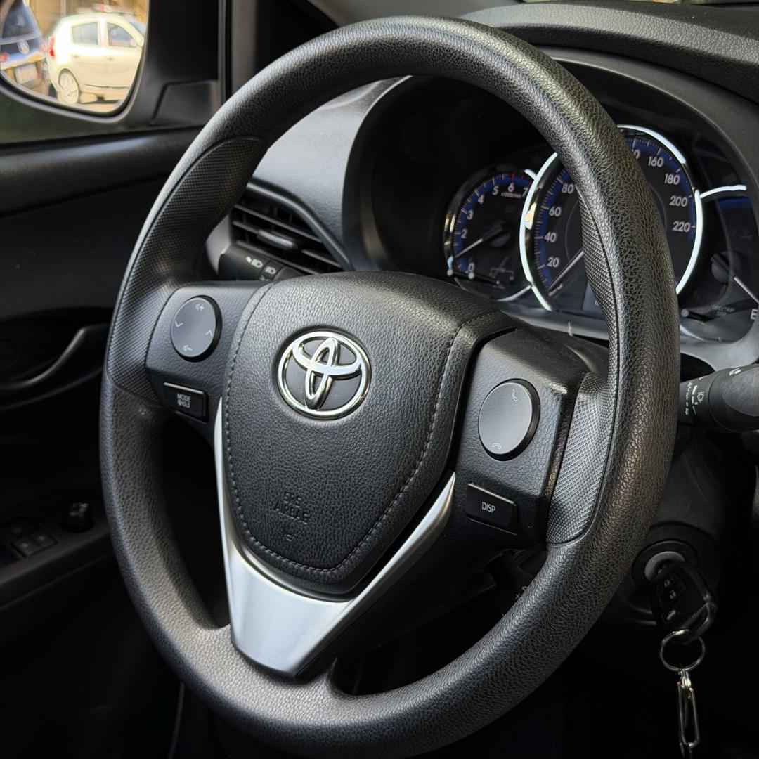 TOYOTA Yaris Sedan - Foto