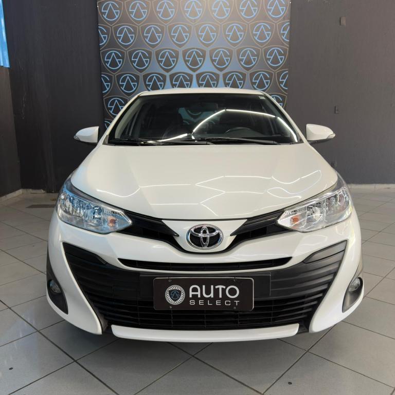 TOYOTA Yaris Sedan - Foto