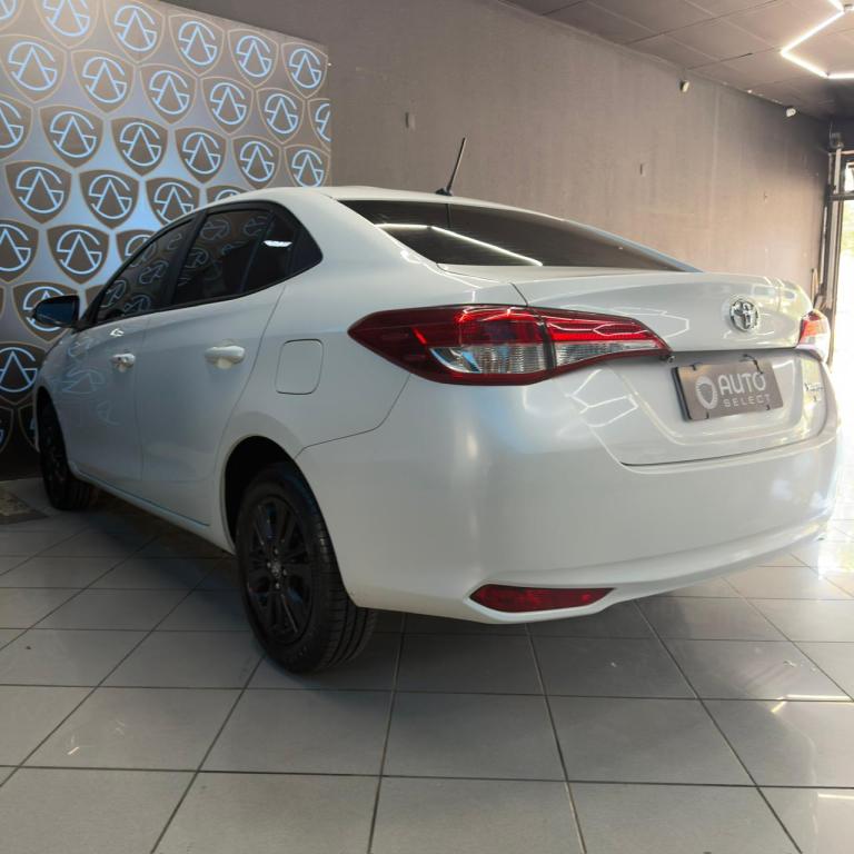 TOYOTA Yaris Sedan - Foto