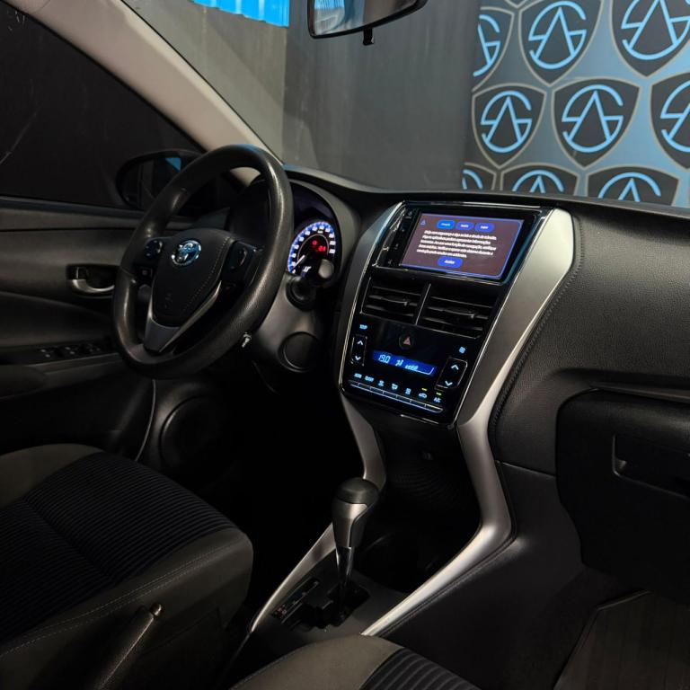 TOYOTA Yaris Sedan - Foto