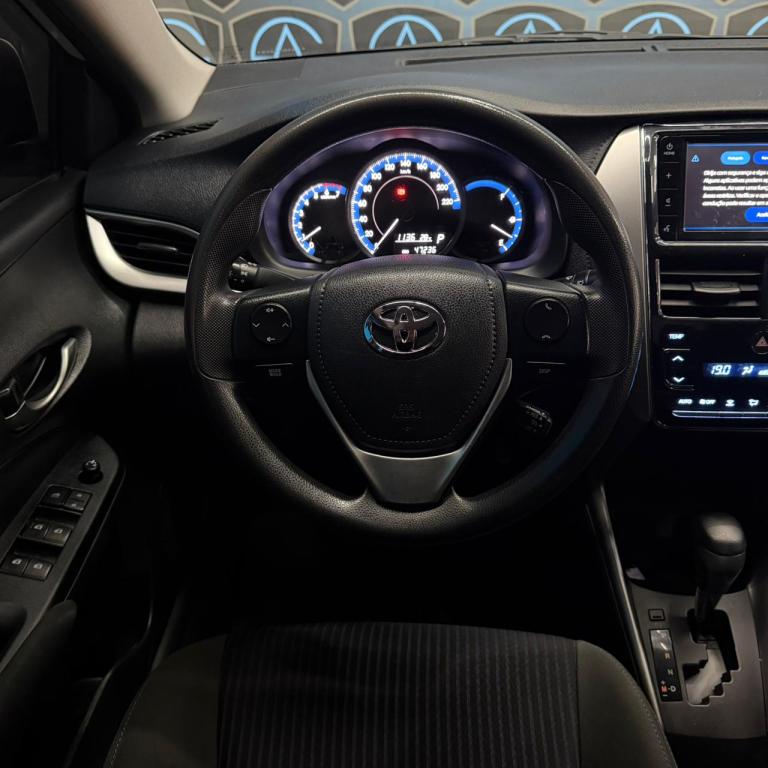 TOYOTA Yaris Sedan - Foto
