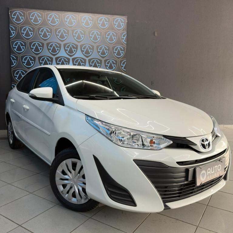 TOYOTA Yaris Sedan - Foto