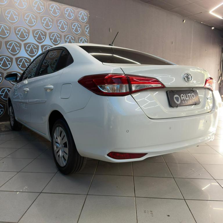 TOYOTA Yaris Sedan - Foto