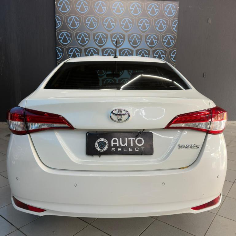 TOYOTA Yaris Sedan - Foto