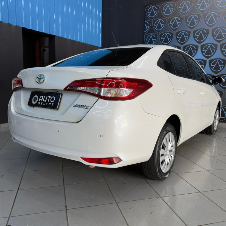 TOYOTA Yaris Sedan - Foto
