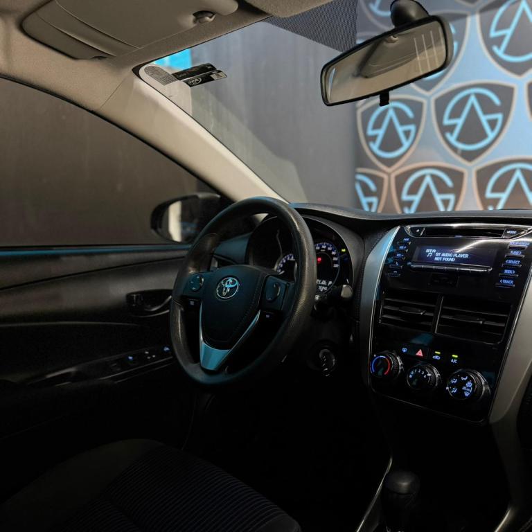 TOYOTA Yaris Sedan - Foto