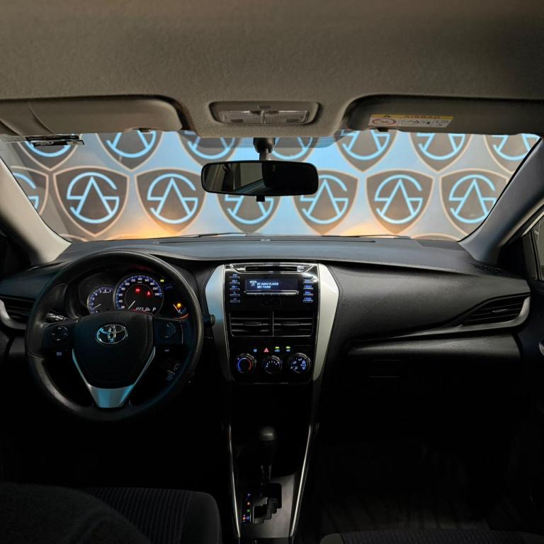 TOYOTA Yaris Sedan - Foto