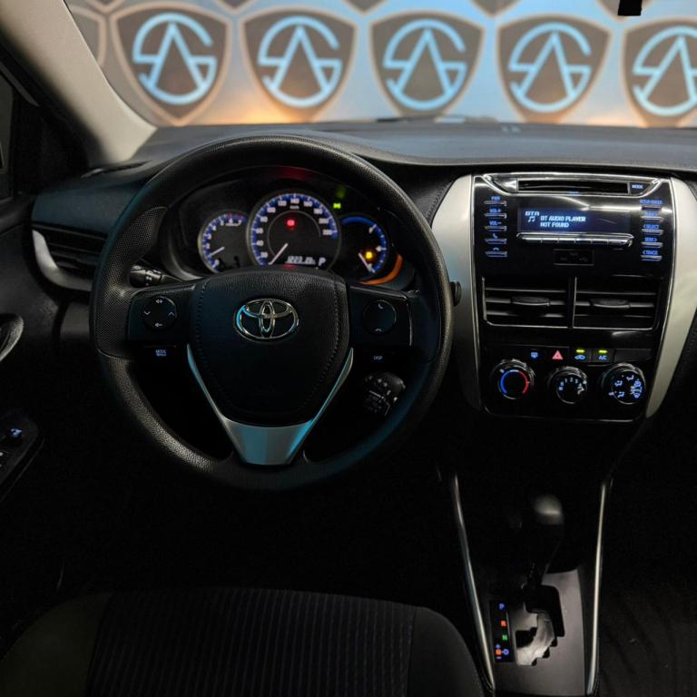 TOYOTA Yaris Sedan - Foto