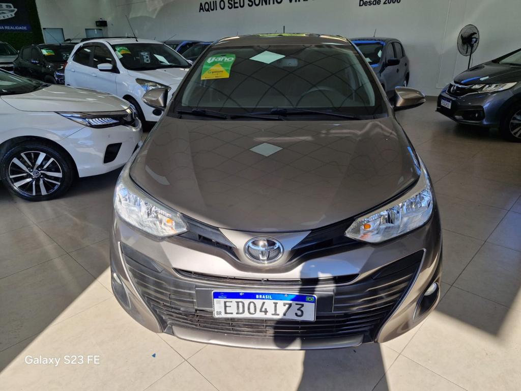 TOYOTA Yaris Sedan - Foto