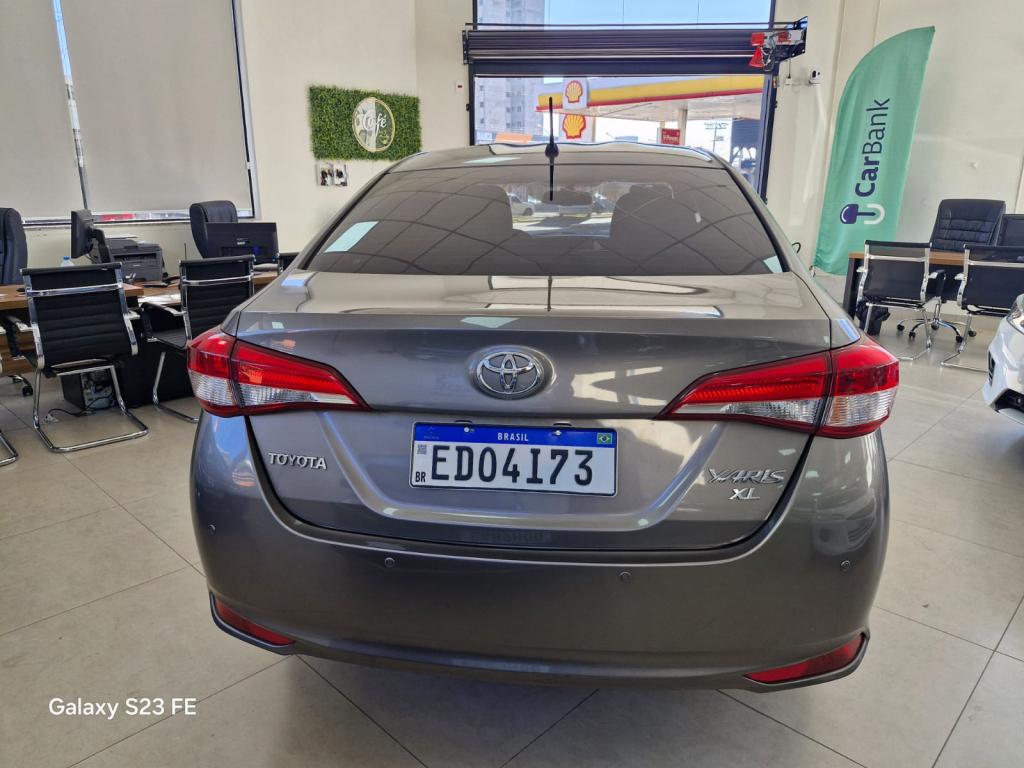 TOYOTA Yaris Sedan - Foto
