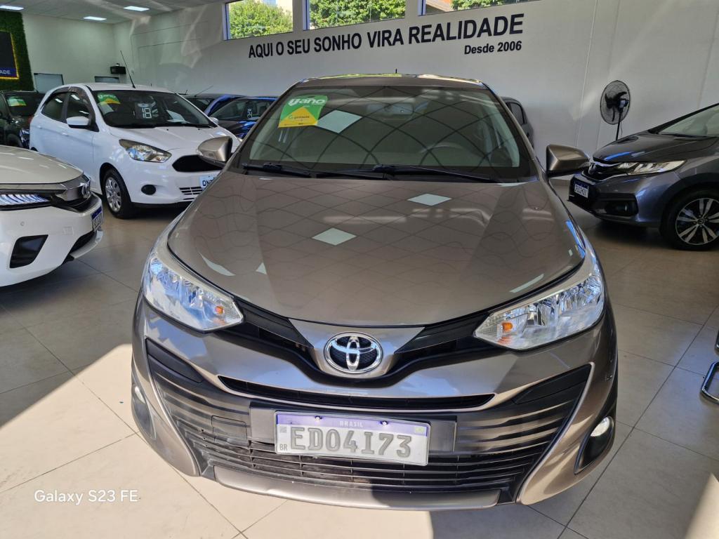 TOYOTA Yaris Sedan - Foto