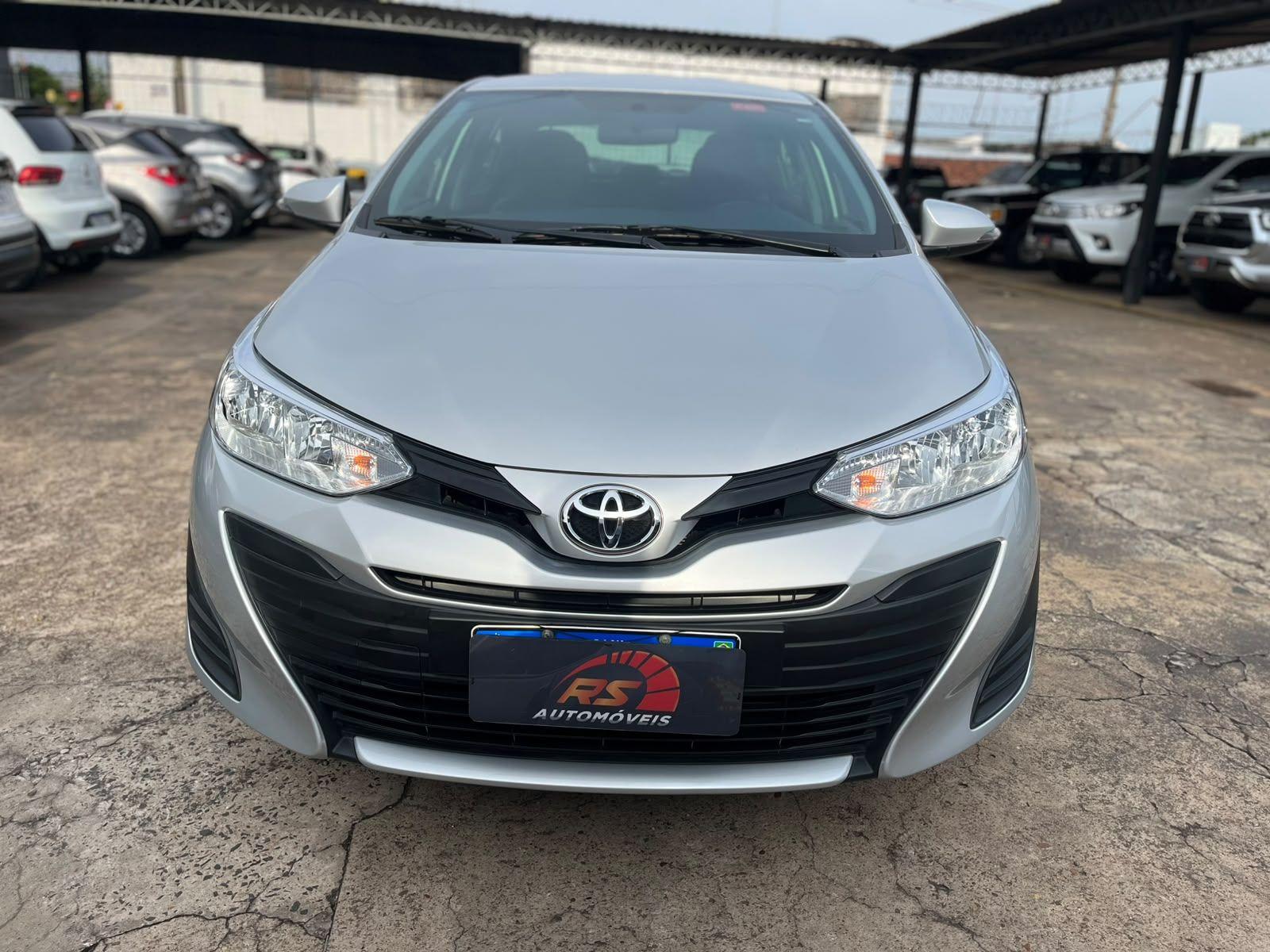 TOYOTA Yaris Sedan - Foto