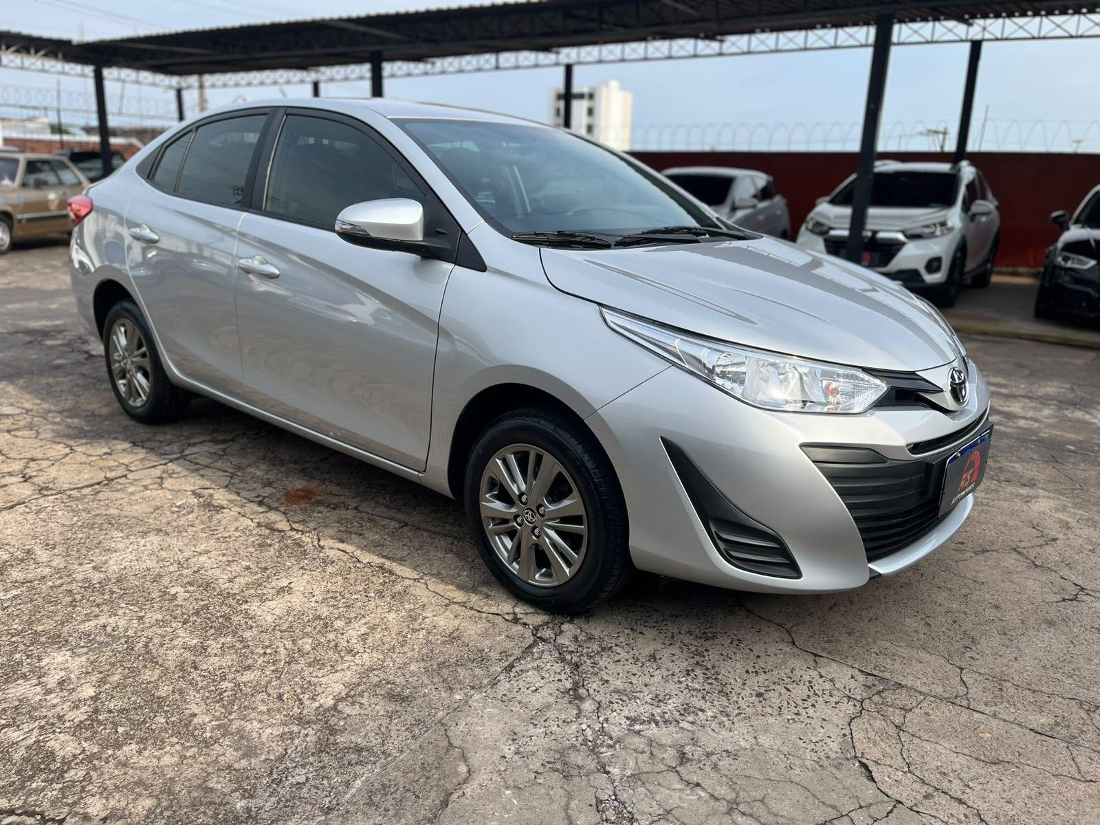 TOYOTA Yaris Sedan - Foto
