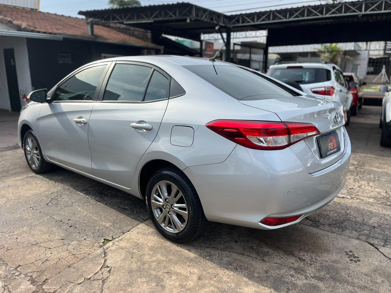 TOYOTA Yaris Sedan - Foto