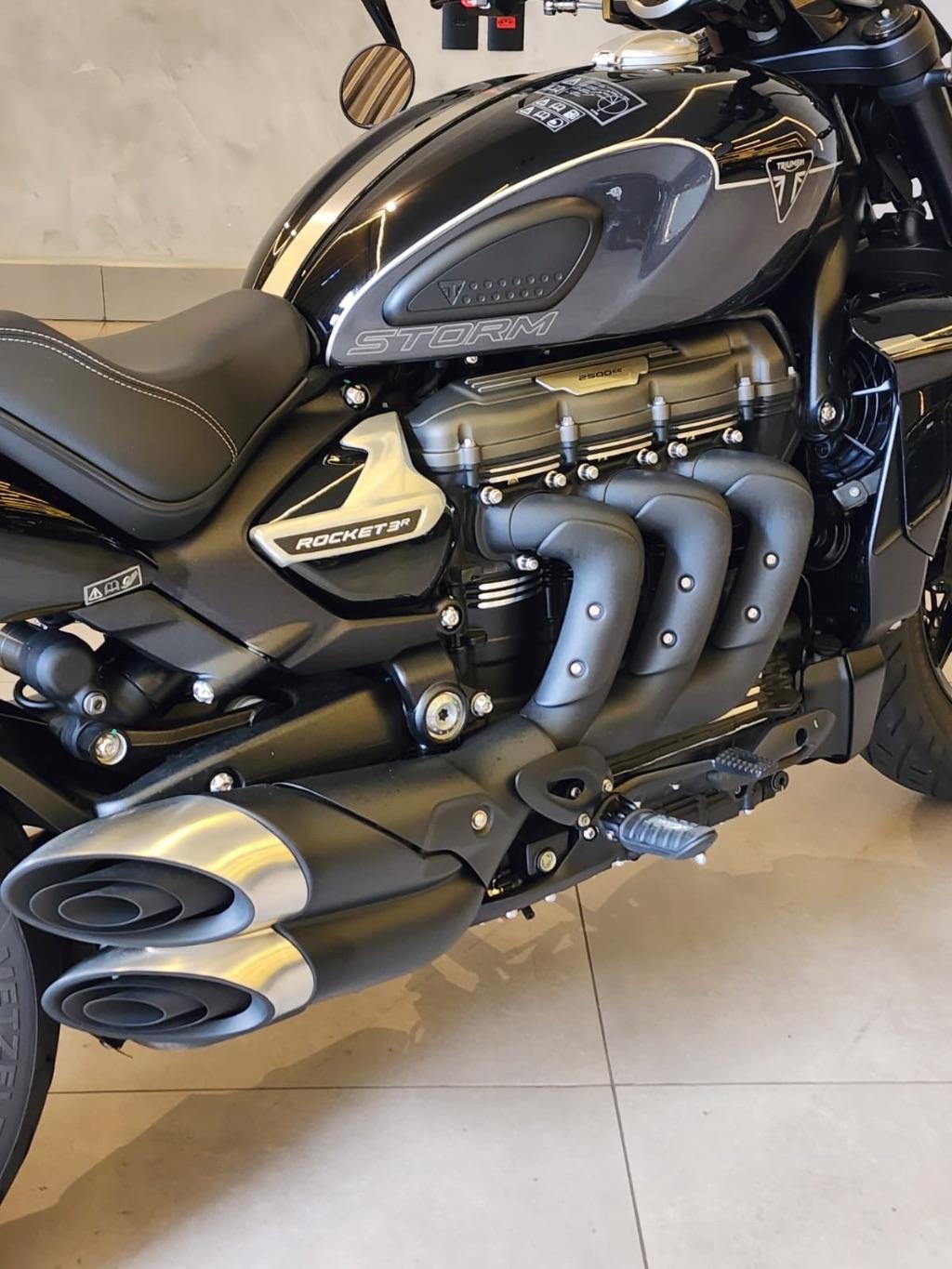 TRIUMPH Rocket III 2500 - Foto
