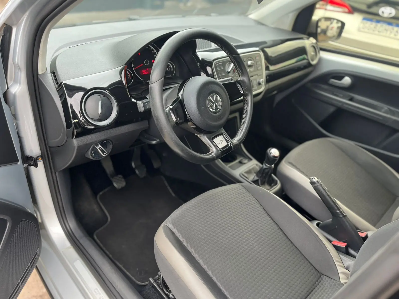 VOLKSWAGEN Cross UP - Foto