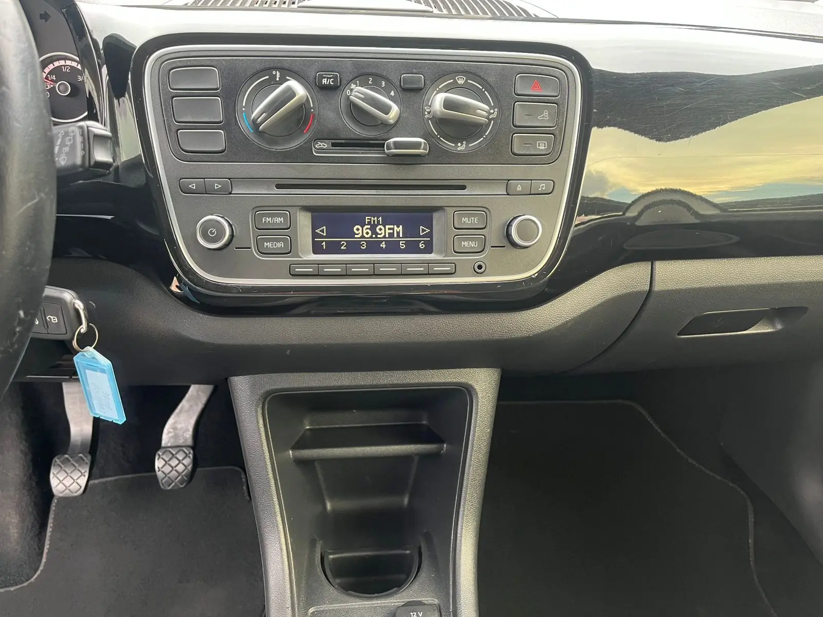 VOLKSWAGEN Cross UP - Foto