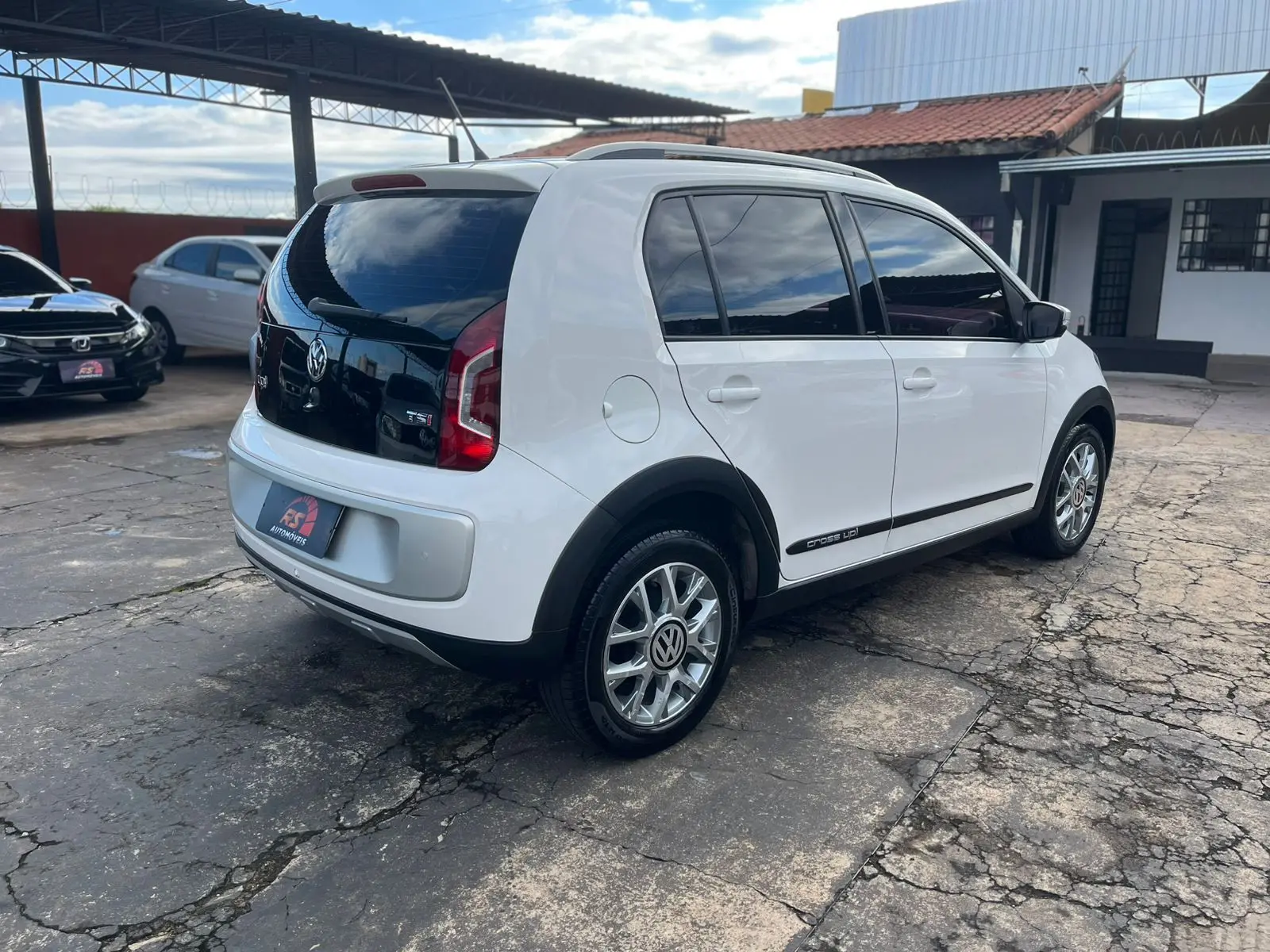 VOLKSWAGEN Cross UP - Foto