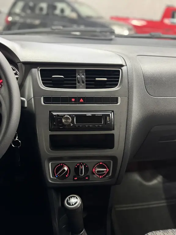 VOLKSWAGEN Fox - Foto