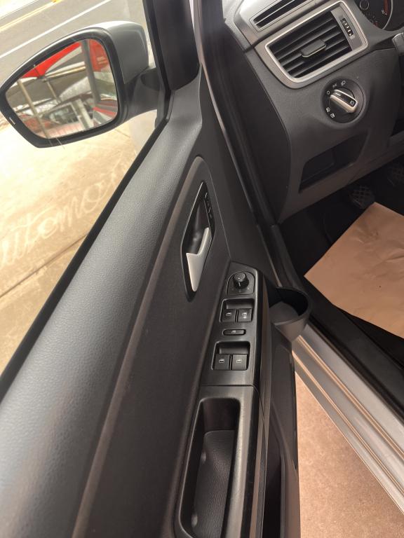 VOLKSWAGEN Fox - Foto