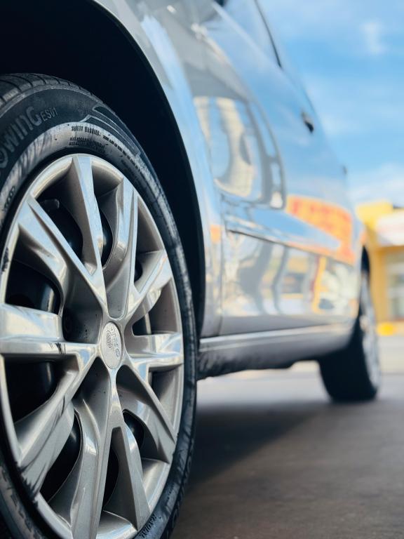 VOLKSWAGEN Fox - Foto