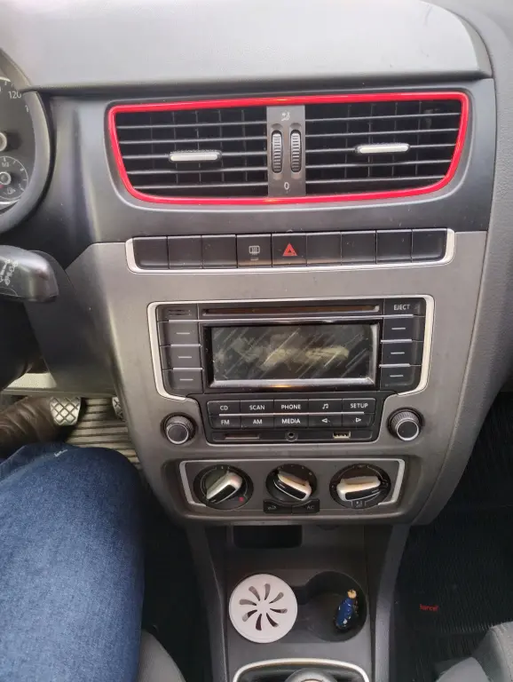 VOLKSWAGEN Fox - Foto