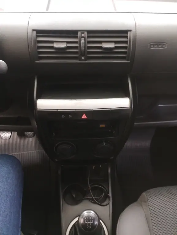 VOLKSWAGEN Fox - Foto