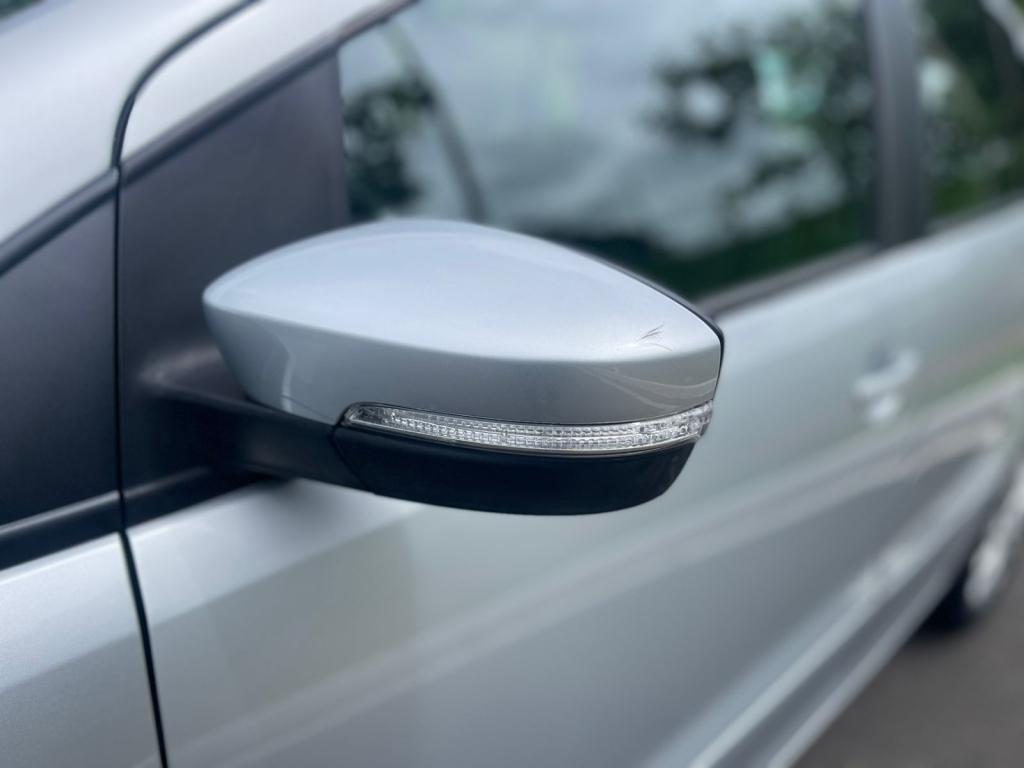 VOLKSWAGEN Fox - Foto