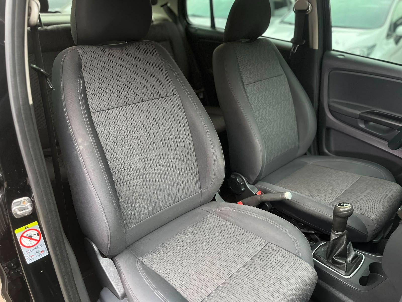 VOLKSWAGEN Fox - Foto
