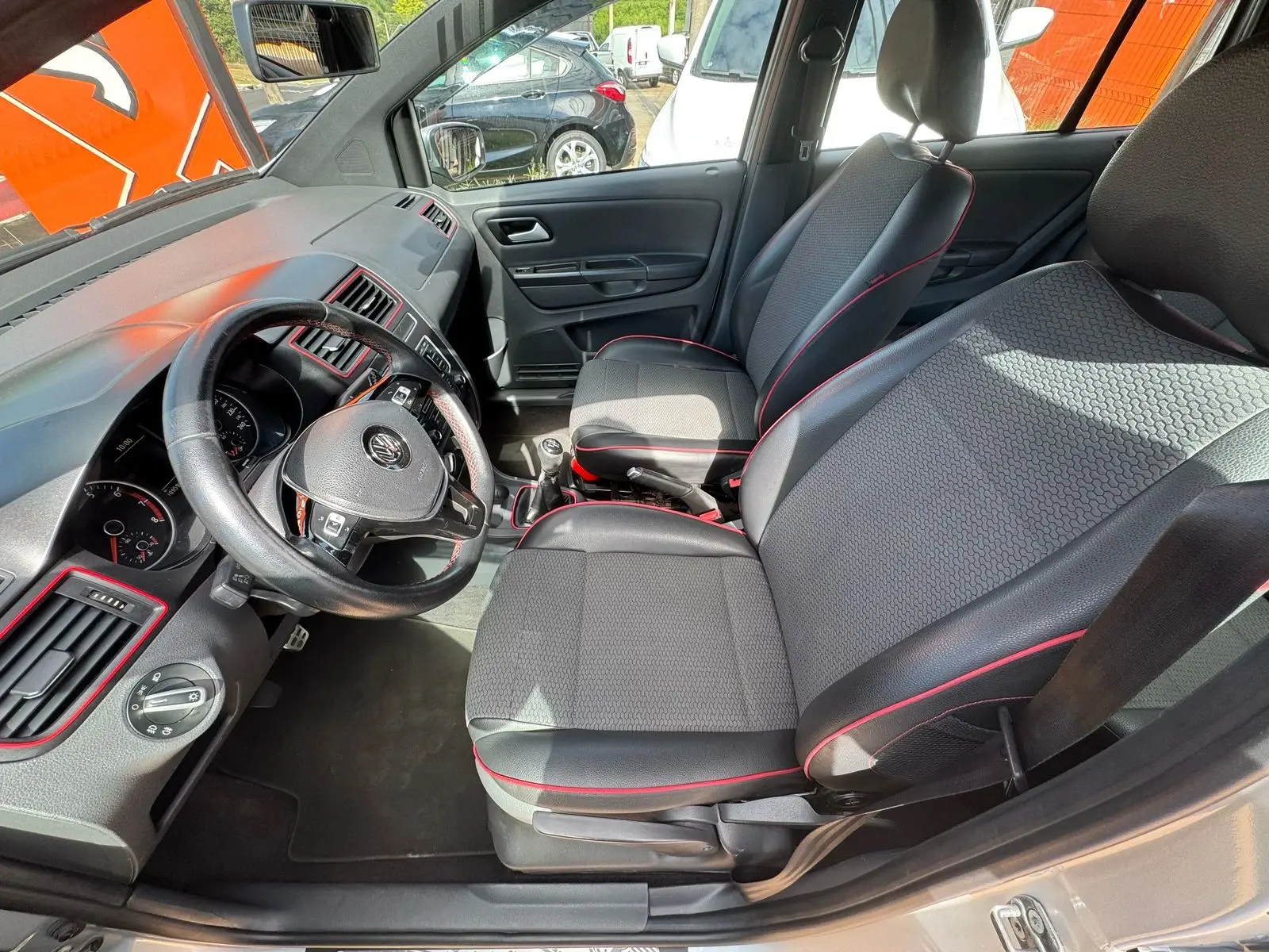 VOLKSWAGEN Fox - Foto